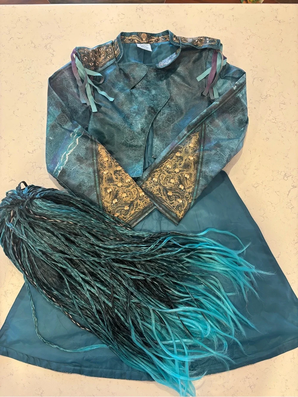 Descendants Uma Jacket size 7/8 and Blue Braids Wig girls Disney